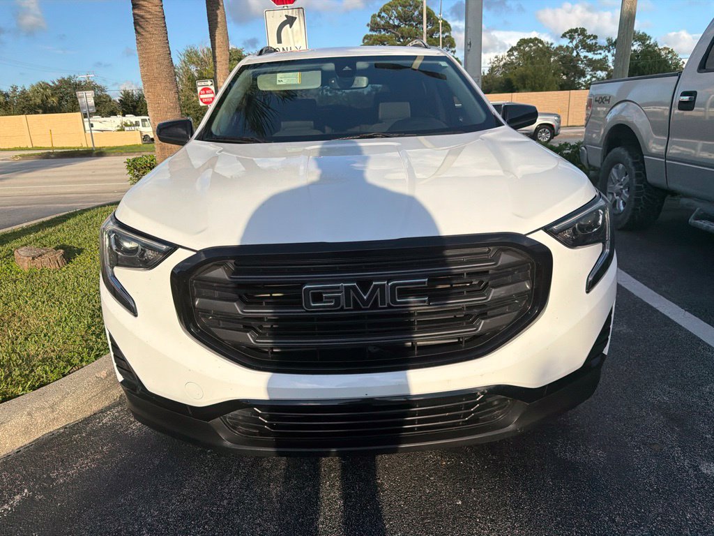 Used 2020 GMC Terrain SLE w/ Driver Convenience Package FWD image 4