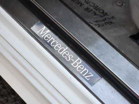 Used 2014 Mercedes-Benz E 550 4MATIC Sedan image 37