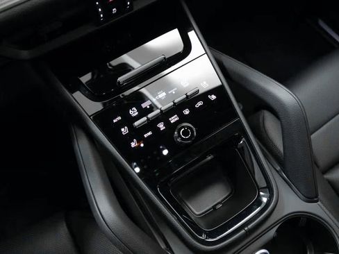Certified 2025 Porsche Cayenne image 20