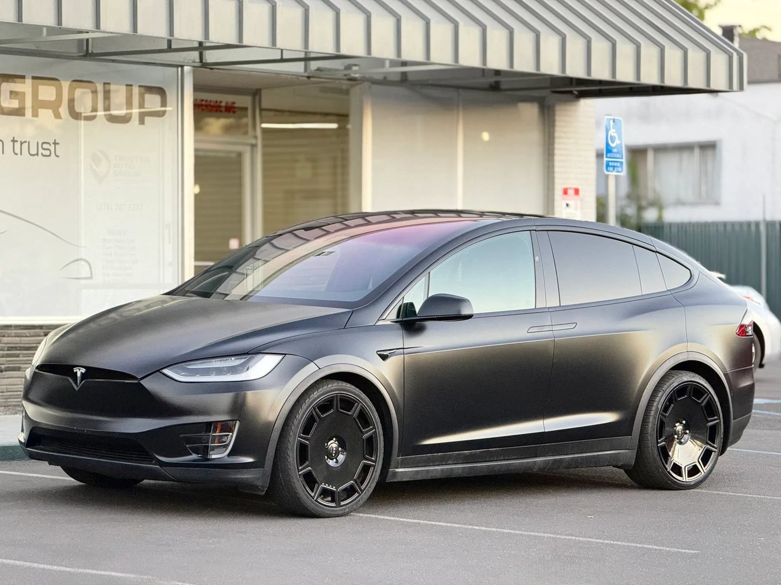 Used 2019 Tesla Model X 75D AWD/4WD image 4