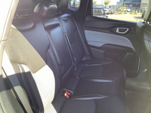 Used 2025 Jeep Compass Latitude w/ Convenience Group image 32