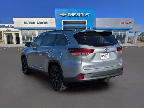 Used 2019 Toyota Highlander SE image 12