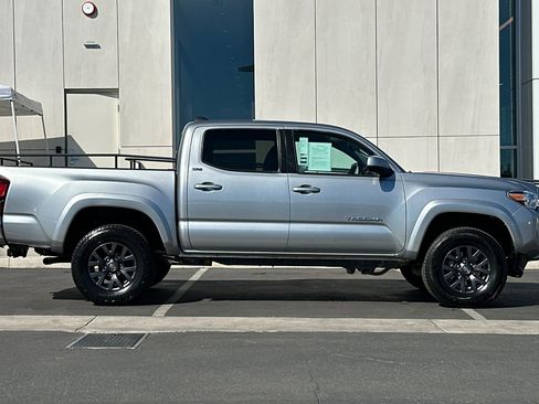Used 2022 Toyota Tacoma TRD Off-Road image 2