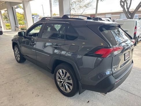 Used 2022 Toyota RAV4 XLE Premium image 5