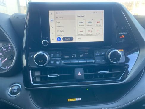 Used 2023 Toyota Highlander XLE image 26