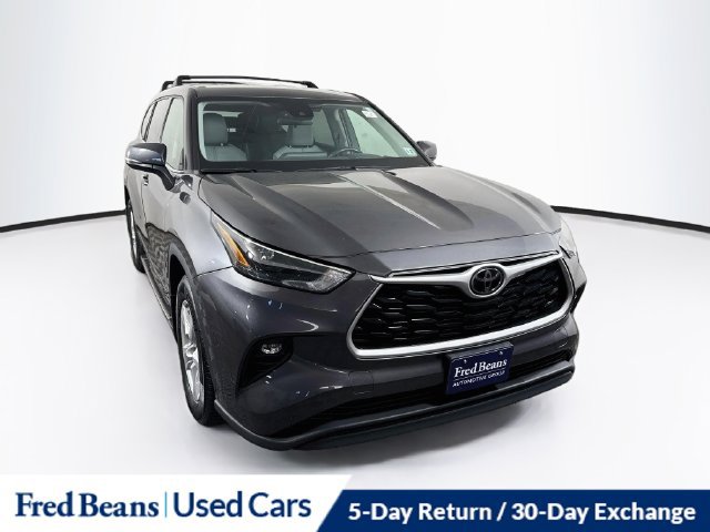 Used 2022 Toyota Highlander LE AWD/4WD image 1