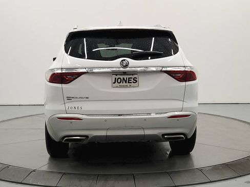 Used 2023 Buick Enclave Essence AWD/4WD image 7