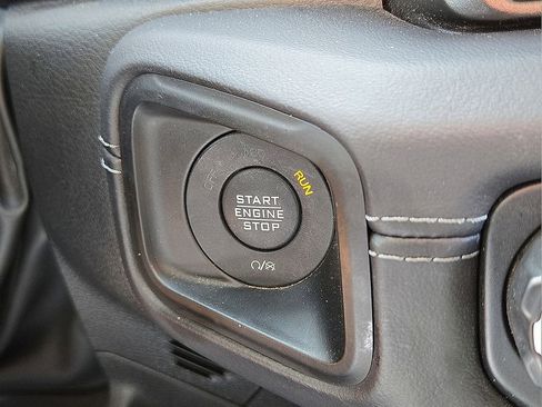 Used 2025 Jeep Wrangler Unlimited Rubicon AWD/4WD image 32