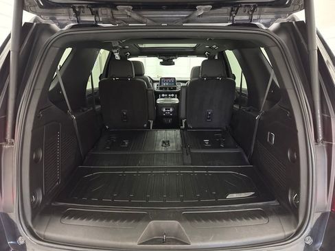 Used 2023 GMC Yukon SLT AWD/4WD image 13