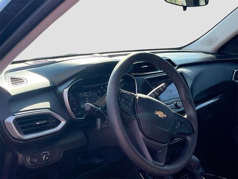 Used 2023 Chevrolet TrailBlazer LS image 9