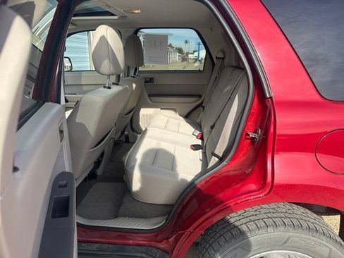 Used 2010 Ford Escape XLT AWD/4WD image 6