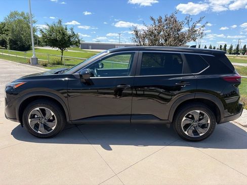Used 2024 Nissan Rogue SV AWD/4WD image 5