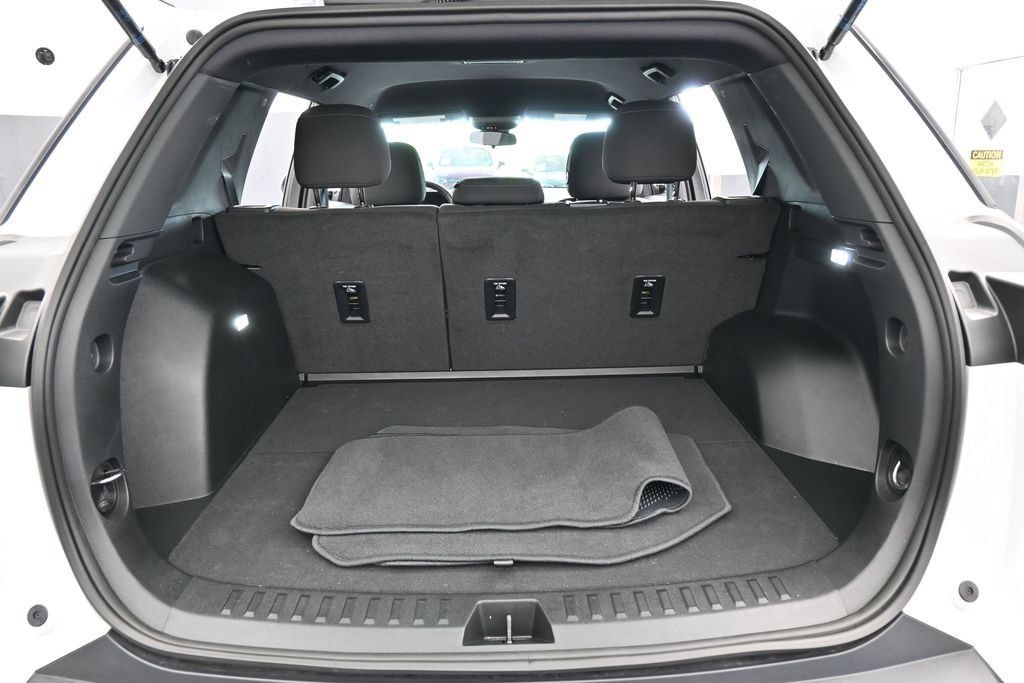 Used 2026 Chevrolet Equinox LT FWD image 32