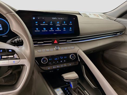 Used 2025 Hyundai Elantra SEL image 26