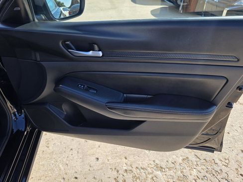 Used 2024 Nissan Altima 2.5 SV FWD image 17