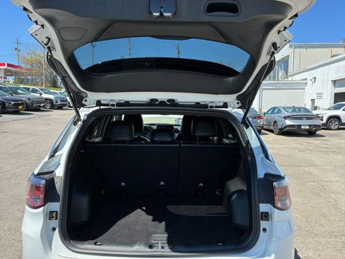 Used 2025 Jeep Compass Limited image 32