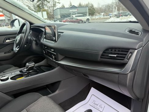 Used 2024 Nissan Rogue SV image 20