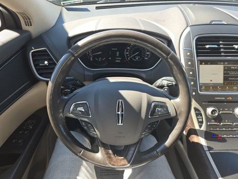 Used 2017 Lincoln MKX Reserve w/ Lincoln MKX Climate Package image 7