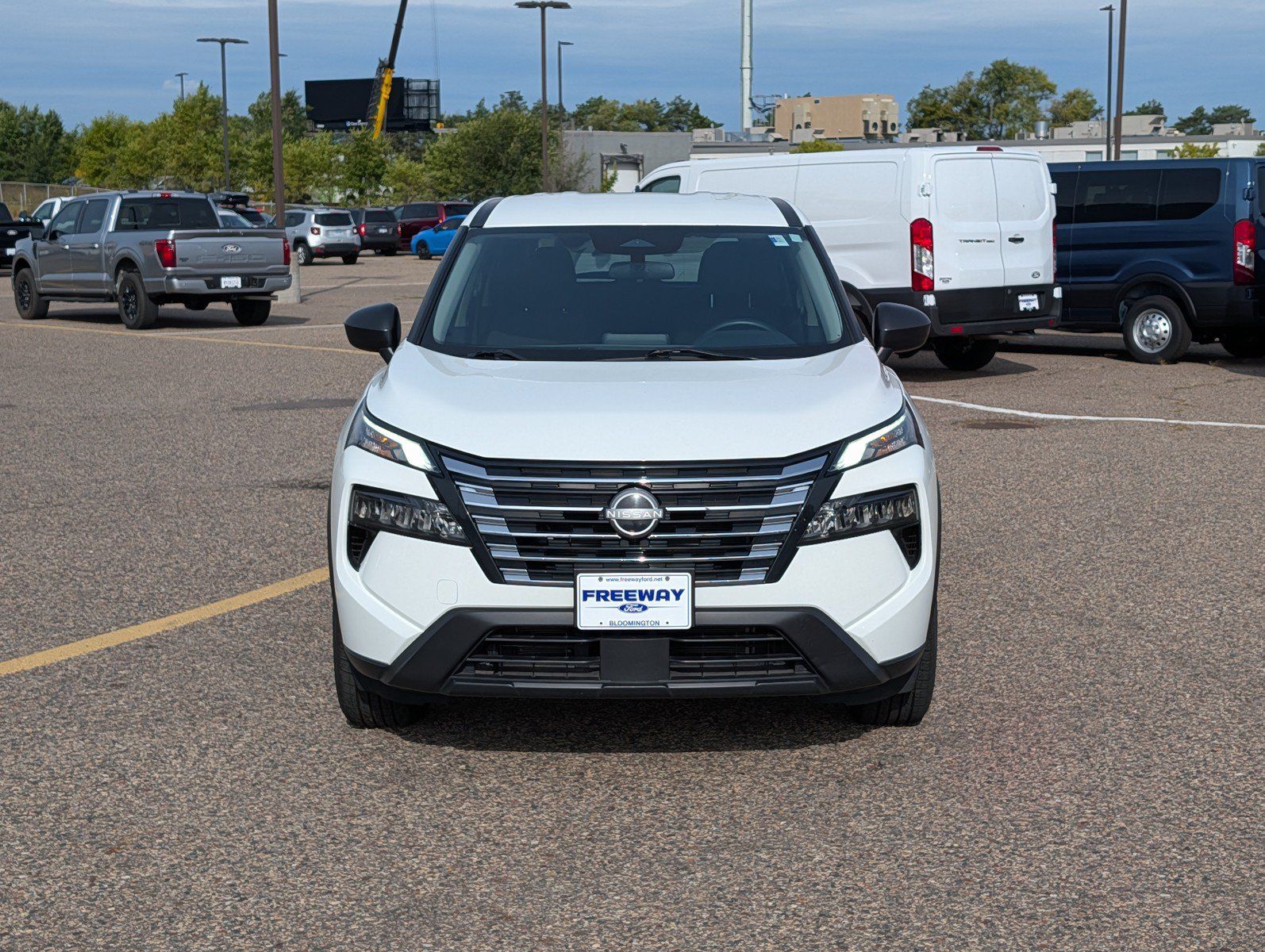 Used 2024 Nissan Rogue S FWD image 8