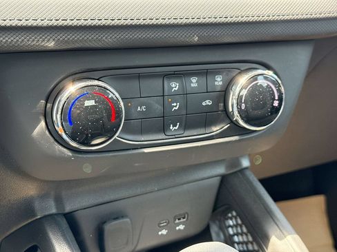 Used 2024 Chevrolet TrailBlazer LS FWD image 29