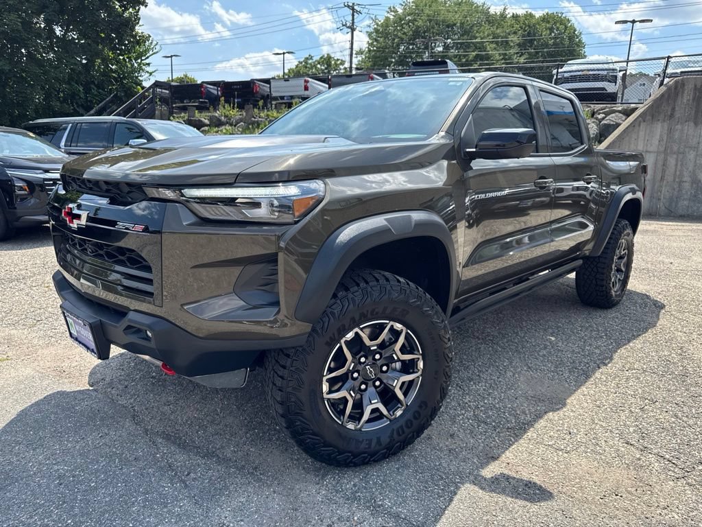Used 2025 Chevrolet Colorado ZR2 w/ Technology Package AWD/4WD image 31