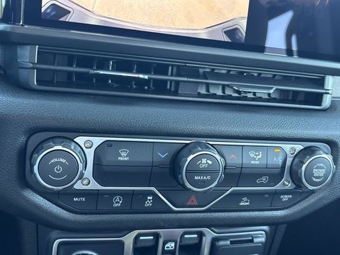 New 2026 Jeep Gladiator Sport image 28