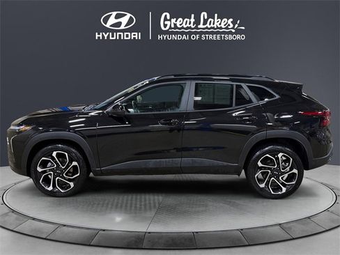 Used 2025 Chevrolet Trax RS w/ Sunroof Package image 2