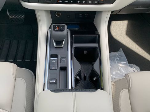 New 2026 Nissan Pathfinder SL FWD image 11