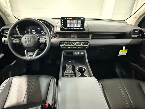 Used 2025 Honda Pilot Elite image 8