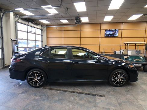 Used 2021 Toyota Camry SE image 8