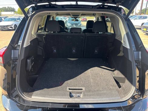 Used 2025 Nissan Rogue SV FWD image 32