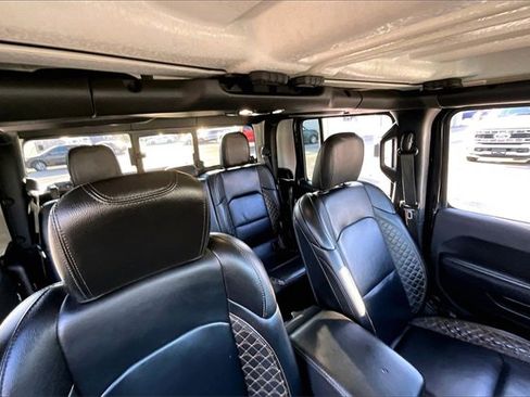 Used 2023 Jeep Gladiator Overland image 29