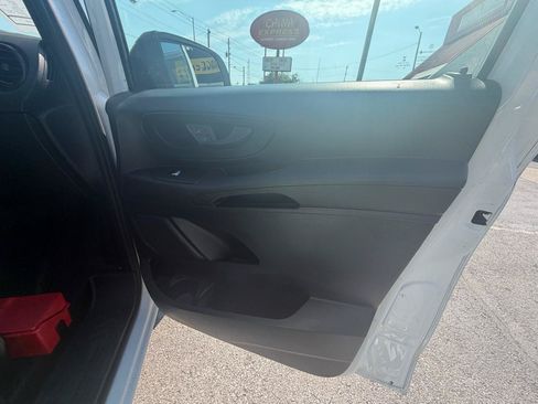 Used 2020 Mercedes-Benz Metris image 16