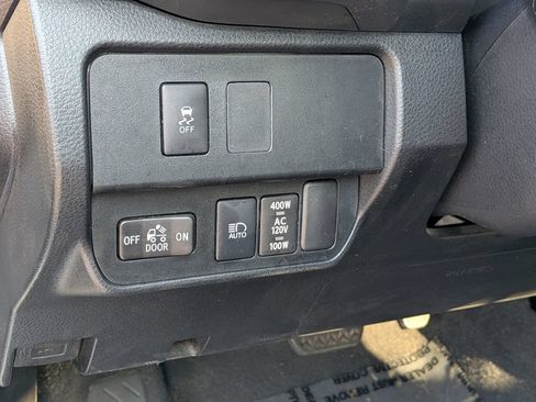 Used 2022 Toyota Tacoma TRD Off-Road AWD/4WD image 16