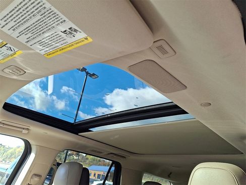 Used 2022 Lincoln Navigator Reserve image 16