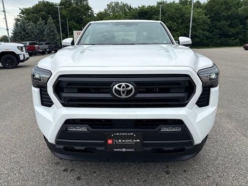 Used 2026 Toyota Tacoma SR5 AWD/4WD image 3