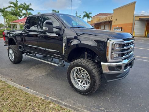 Used 2025 Ford F250 Lariat w/ FX4 Off-Road Package AWD/4WD image 1