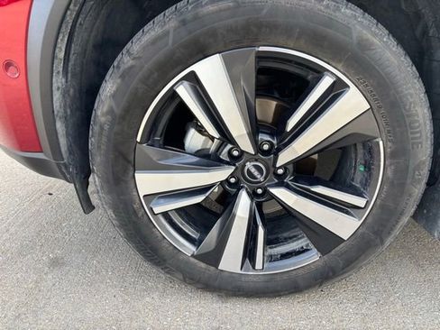 Used 2022 Nissan Rogue Platinum w/ Head-Up Display Package image 9