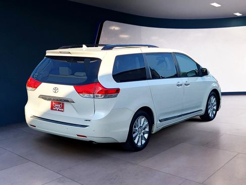 Used 2013 Toyota Sienna XLE image 5