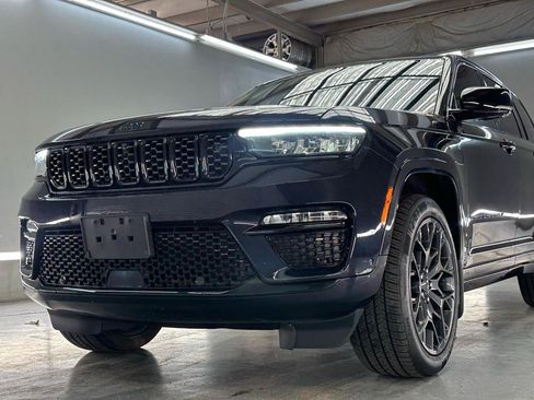 Used 2023 Jeep Grand Cherokee Summit AWD/4WD image 4