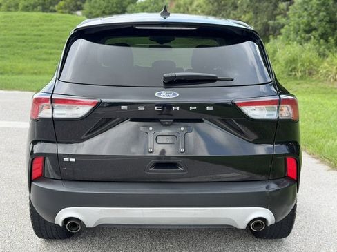 Used 2022 Ford Escape SE FWD image 4