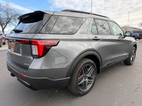 New 2026 Ford Explorer ST-Line w/ ST-Line Street Pack AWD/4WD image 3
