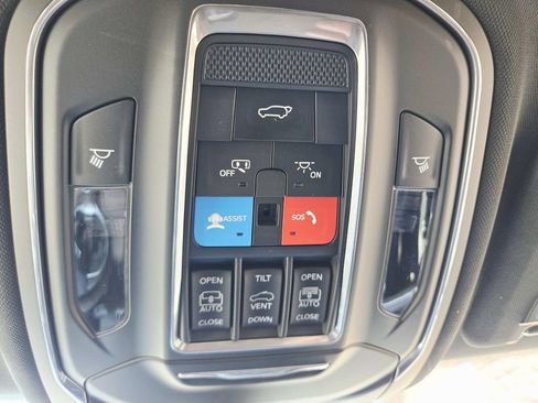 Used 2025 Jeep Grand Cherokee L Limited w/ Luxury Tech Group II image 34