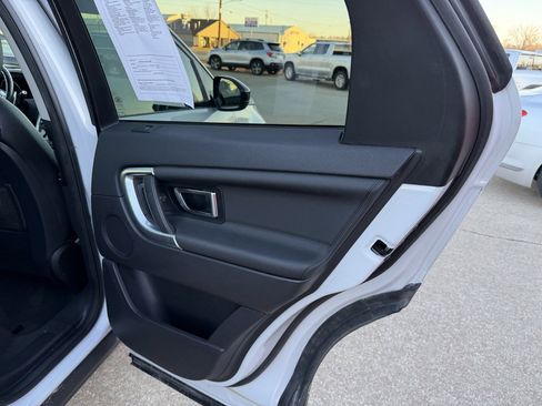 Used 2015 Land Rover Discovery Sport HSE image 17