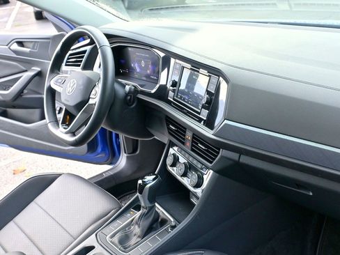 Used 2024 Volkswagen Jetta SE w/ Panoramic Sunroof Package image 21