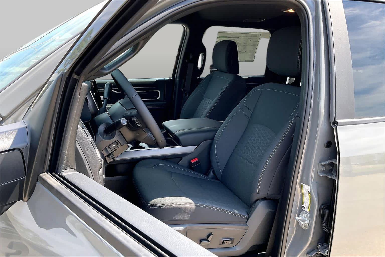 New 2027 RAM 3500 Big Horn AWD/4WD image 9