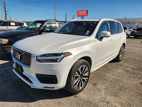 Used 2021 Volvo XC90 T5 Momentum w/ Climate Package image 3