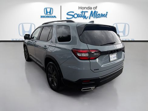 Certified 2024 Honda Pilot Sport image 5