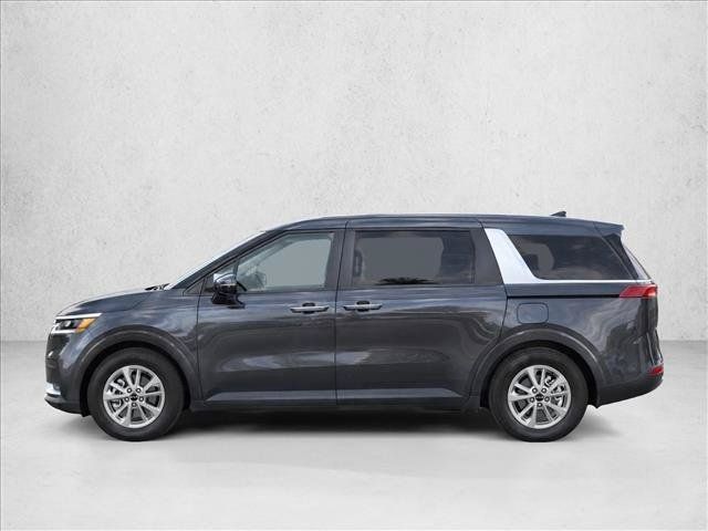Used 2024 Kia Carnival LX FWD image 4