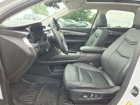 Used 2018 Cadillac XT5 Luxury w/ Driver Awareness Package AWD/4WD image 13